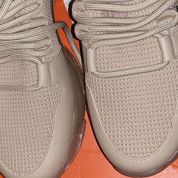 Brand New Steve Madden Sneakers 👟 - Picture 4 of 9